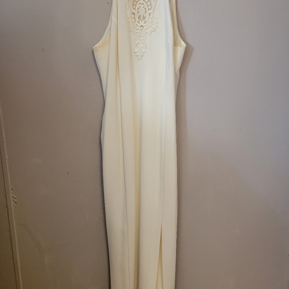 Very elegant ivory dress. - Picture 2 of 4